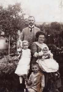 Otakar Volman s rodinou (cca 1914)