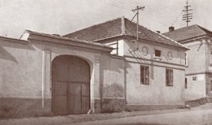 Rodný dům F. X. Svobody v Pražské ulici (Zdroj: Fričová. Básník domova, 1930).