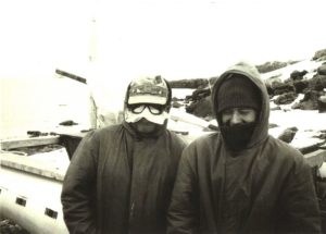 Fotografie, na které byla postava vlevo chybně označena za Miroslava Stuchlíka. Vpravo Kamil Suchánek.